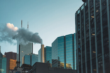 煙突と高層ビル © kanzilyou