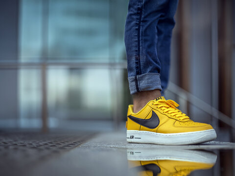 Boy wearing Nike Air Force One LV '07 Yellow on the street