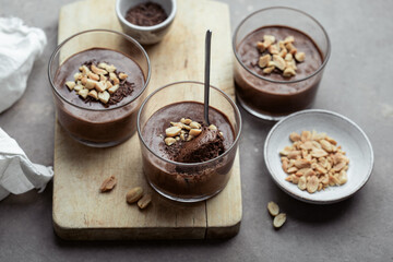 mousse au chocolat et cacahuète fait maison crème dessert aux oeufs