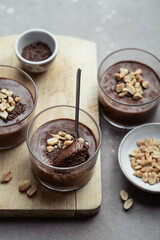 mousse au chocolat et cacahuète fait maison crème dessert aux oeufs