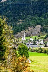 Zernez, Dorf, Ofenpass, Kirche, Nationalpark, Herbst, Herbstfarben, Herbstwanderung, Graubünden, Engadin, Pass, Passstrasse, Val Müstair, Inn, Fluss, Inntal, Alpen, Schweiz