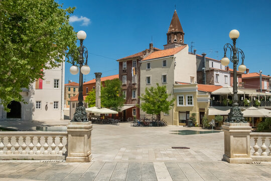 Fototapeta Picturesque Five Wells Square in Zadara old town in summer, Dalmatia, Croatia