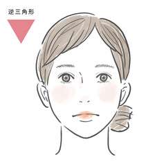 逆三角形の顔でメイクをした女性