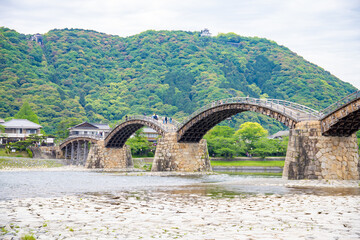 錦川にかかる錦帯橋、山口、日本、5月