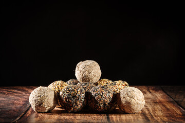 kule tłuszczowe z ziarnem dla ptaków