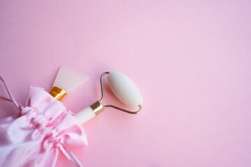 gua sha relaxing set on pink background