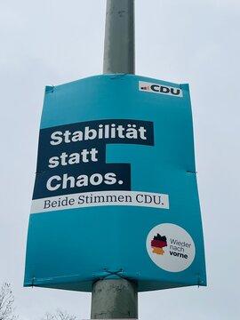 Deutschland, Paderborn, Januar 25. 2025, Wahlplakat der CDU f&uuml;r die Bundestagswahl 2025, Stabilit&auml;t statt Chaos. als Slogan 
