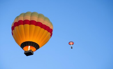 Fototapeta premium Vibrant hot air balloon in clear sky transparent background balloon background balloon background party holiday celebration decoration