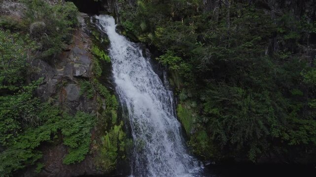 Im&aacute;genes a&eacute;reas tomadas con dron de cascadas de los Alpes, Comuna de Melipeuco  Region de la Araucan&iacute;a  