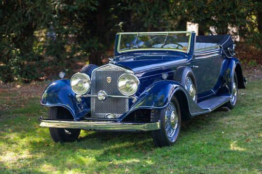 Blue 1937 Horch 780 B Cabriolet with a coachwork by Glaser