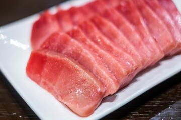 マグロの中トロの刺身
