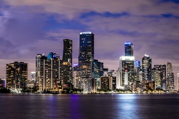 Naklejka premium Miami Downtown at night