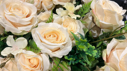 Artificial Cream Roses With Green Foliage In A Close-Up View, Indoor Studio Lighting, Perfect For Wedding Decorations Or Interior Design, Suitable For Event Planners And Florist Businesses.