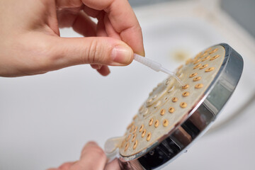 Cleaning a Showerhead Effectively to Enhance Water Flow, Hygiene, and Overall Performance