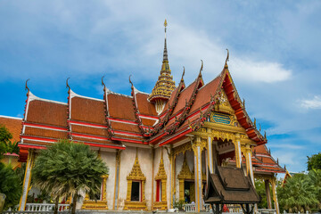 Fototapeta premium Beautiful Wat Chalong buddhist gold temple in Phuket thailand