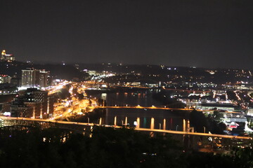 Fototapeta premium Birds eye view of the city skyline of downtown Pittsburgh, Pennsylvania at night.