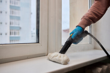 Using a Steam Roller to Clean Windows Effectively for a Beautiful and Sparkling Shine