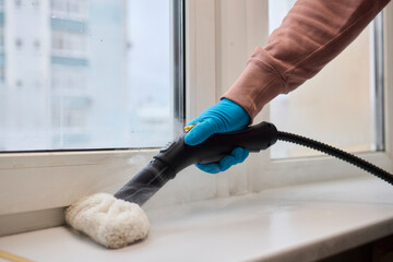 Using a Steam Roller to Clean Windows Effectively for a Beautiful and Sparkling Shine