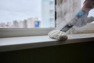 Using a Steam Roller to Clean Windows Effectively for a Beautiful and Sparkling Shine