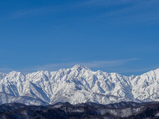 快晴の空と冠雪の北アルプス　長野県白馬村