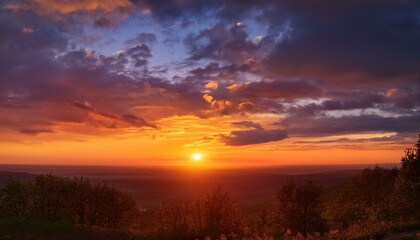 夏の夕焼けと茜色の空