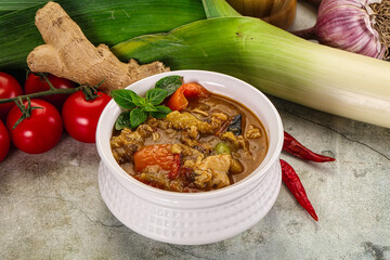 Thai curry with chicken and basil