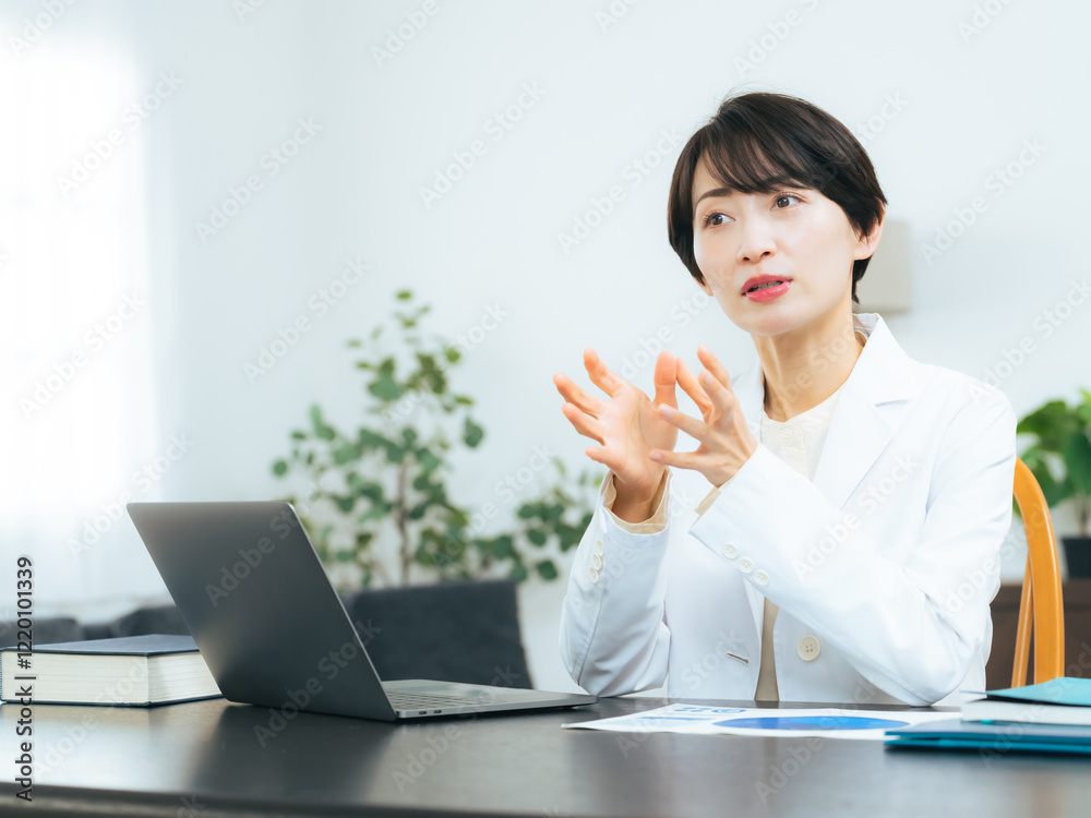 Aufkleber インタビュー、面談、面接、医師、白衣、診察、カウンセリング、カウンセラー、セラピスト、ビデオ通話、ビデオ会議、ウェビナー、話す、会話、取材、女性、日本人、ミドル、ミドルエイジ、中高年、40代、30代、ジェスチャー、ノートパソコン、病院、クリニック、美容、整形、研究、診断、診療、リモート、説明、エンジニア、医療、コピースペース、広告、宣伝、PR、おすすめ、美人、スキンケア、アドバイザー、セラピー、ビ