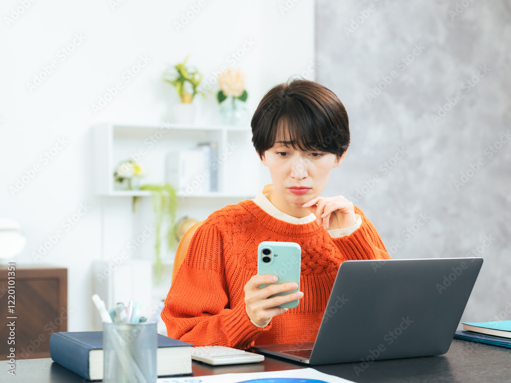 Aufkleber スマホ、アプリ、web、悩む、困る、トラブル、炎上、女性、日本人、ネット、フェイクニュース、SNS、失敗、詐欺、スパムメール、なりすまし、乗っ取り、ログイン、パスワード、忘れる、2段階認証、2FA、DX、IT、IT音痴、わからない、難しい、フリーランス、資格、副業、ポイント、室内、リビングルーム、ライフスタイル、悩み、考える、疑問、心配、不安、不満、問題、落ち込む、がっかり、残念、ノートパソコン、
