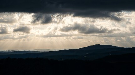 Obraz premium Dramatic Mountain Range Landscape with Sun Rays