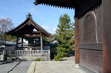 Naklejka premium 妙心寺 仏殿から鐘楼を望む 京都市右京区花園
