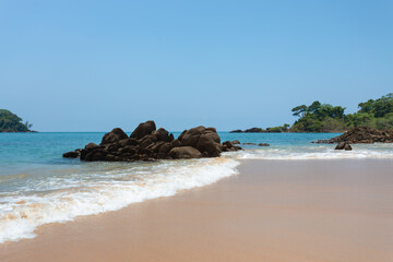 Obraz premium Koh Phra Thong is located in Kura Buri, Phang Nga. It covers an area of ​​102 sq. km.,the largest island in Phang Nga Province. It has a wide beach, beautiful sea with gentle waves, and savannah field