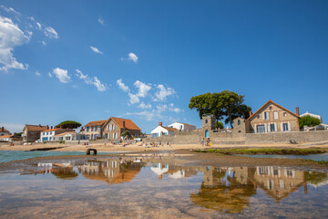 Plage au village du Vieil sur l'île de Noirmoutier en Vendée, France.