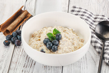 Oats porridge with blueberry