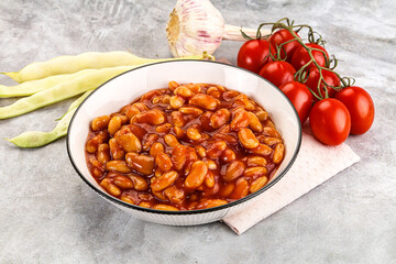White baked bean in tomato sauce