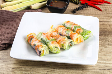 Vietnamese spring roll with prawn and mango