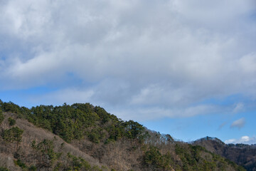 冬の晴れた空と山