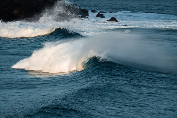 Ola del mar rompiendo