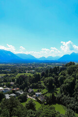 Fototapeta premium A panoramic view of Salzburg with lush greenery
