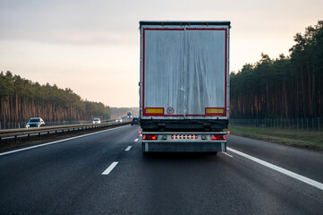 Road transport.  © Tomasz Warszewski