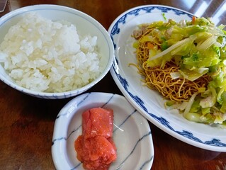 This is a type of Japanese food called washoku. It's healthy and perfect for dieting. It's also popular among foreigners.