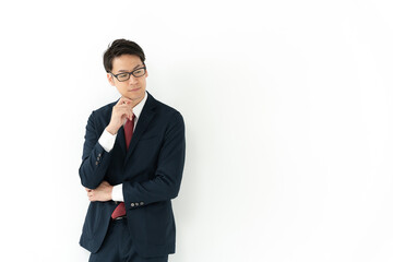 考えるビジネスマン