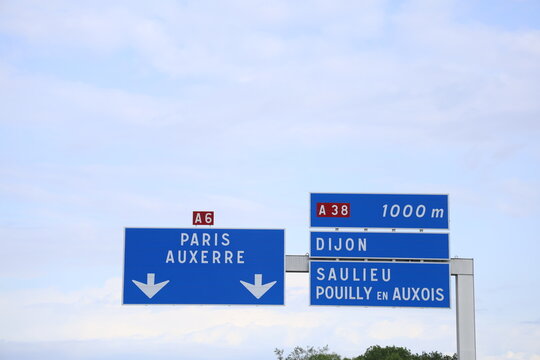 Highway sign Dijon - Paris - Saulieu