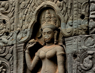 dama del templo con decoración completa