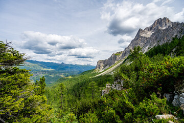 Obraz premium Sunny view to the Sexten Dolomites