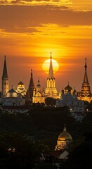 Obraz premium Golden Sunset Silhouette: A City of Domes and Spires at Dusk