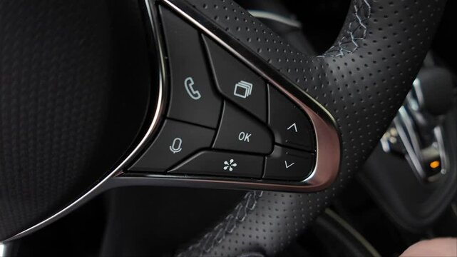 Bouton ok volant voiture