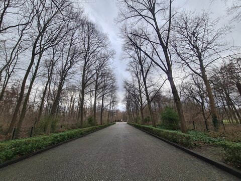Weg zum sowjetischen Ehrenmal am Treptower Park in Berlin