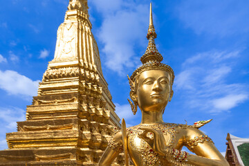 Fototapeta premium Scenic golden temple of Emerald Buddha Wat Phra Kaew in Bangkok, Thailand.