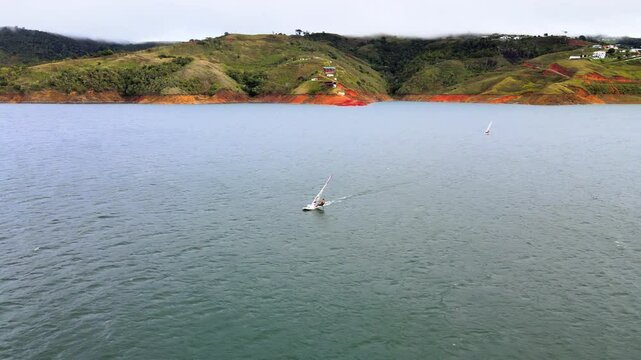 Windsurf at lake calima colombia