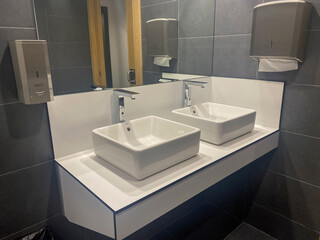 Fototapeta premium lavabo dos senos moderno 2025